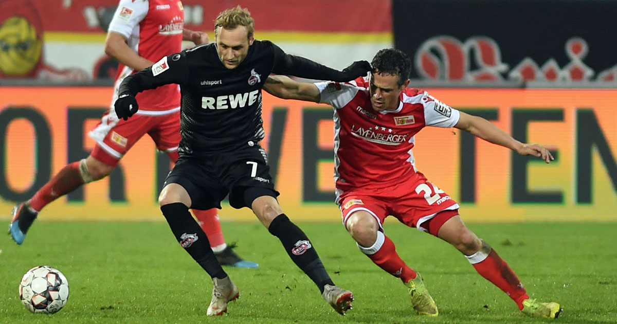 Manuel Schmiedebach im Zweikampf mit Kölns Marcel Risse: Foto: SF/Matze Koch