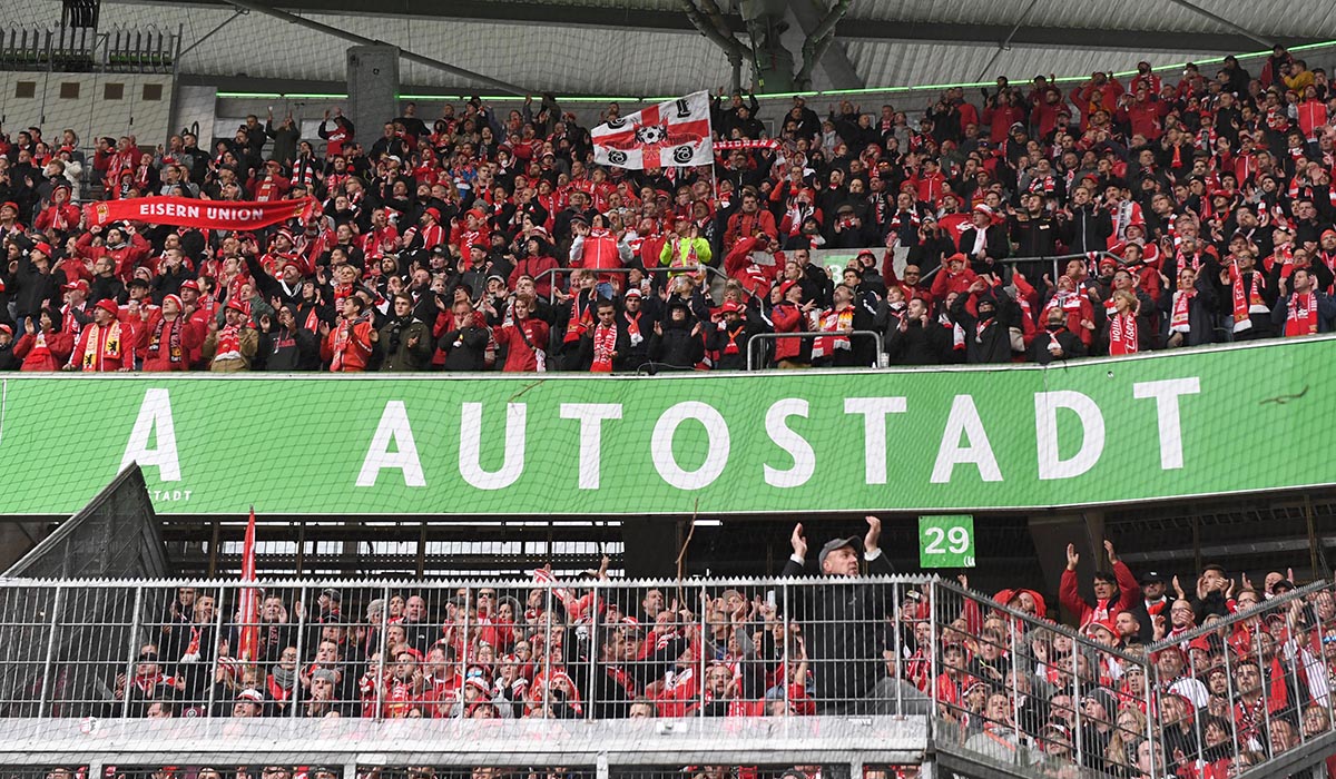 Der Gästeblock des 1. FC Union Berlin im Stadion des VfL Wolfsburg, Foto: Matze Koch