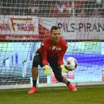 Torhüter Rafal Gikiewicz vom 1. FC Union Berlin beim Aufwärmen