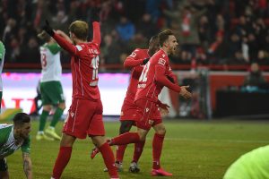 Marcus Ingvartsen jubelt nach seinem Tor zum 2:0 gegen Augsburg