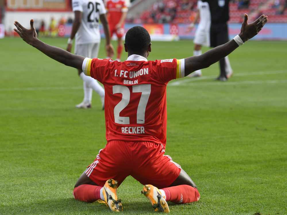 Sheraldo Becker ist unzufrieden im Spiel gegen den FC Ausgburg