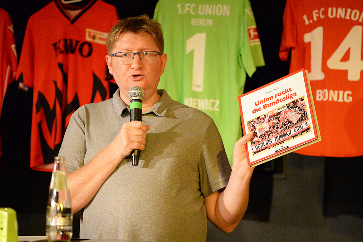 Autor Matthias Koch präsentiert sein neues Buch "Union rockt die Bundesliga"