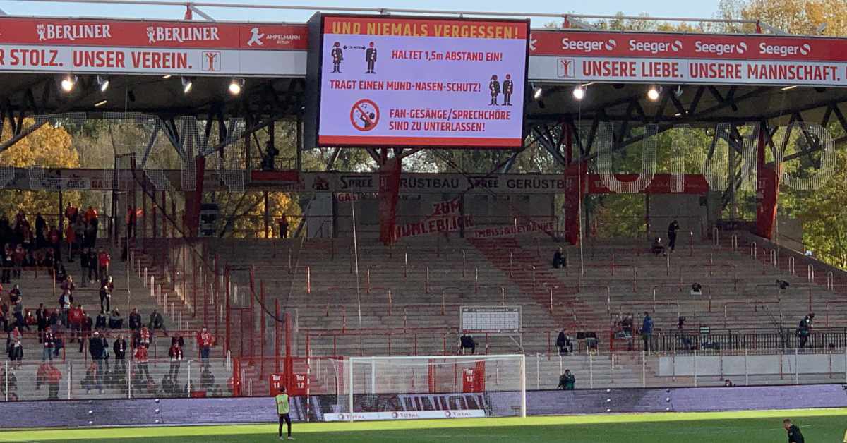 Auch bei 50 Prozent Auslastung gilt weiter ein Hygienekonzept für die Veranstaltung. Gesang ist allerdings nicht verboten wie beim Heimspiel gegen Freiburg im Oktober 2020. Foto: Sebastian Fiebrig