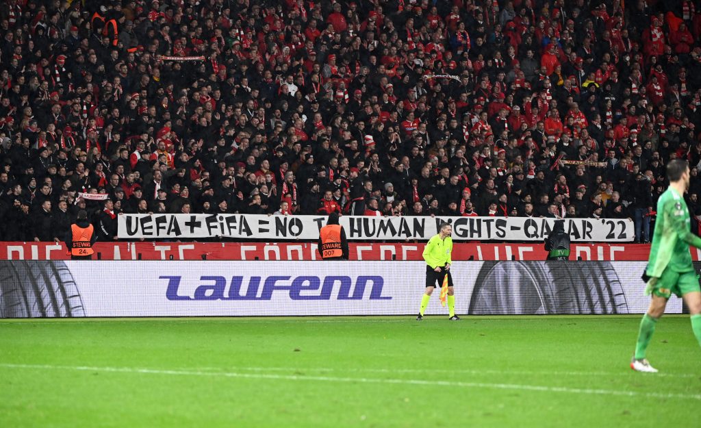 Tapete gegen Fifa und Uefa Union Berlin Feyenoord Qatar Human Rights