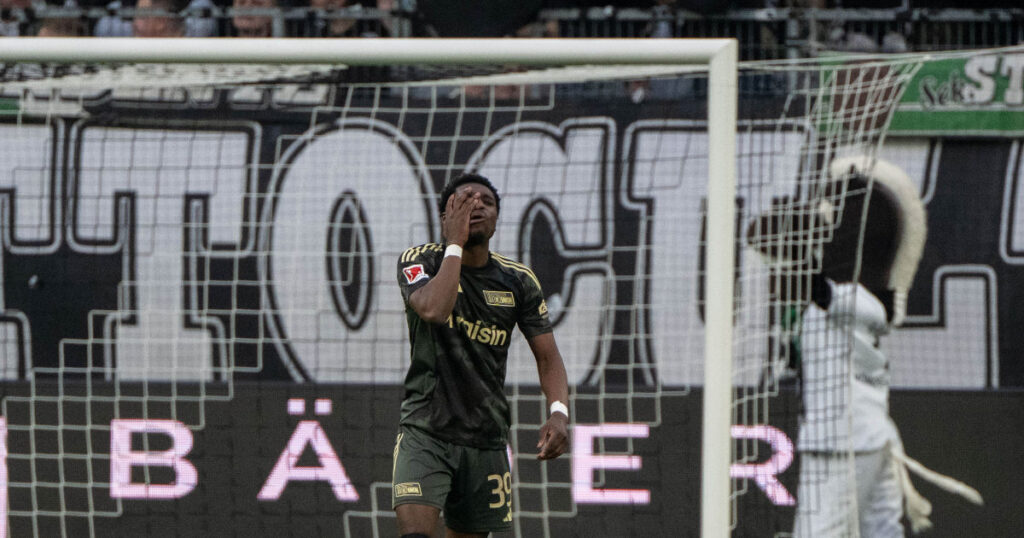 Derrick Köhn verkörpert die Enttäuschung bei Union nach der Niederlage gegen Gladbach.